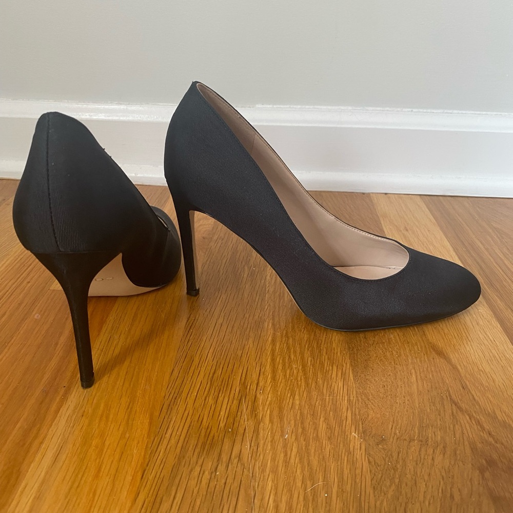 *WORN ONCE* Black Heels